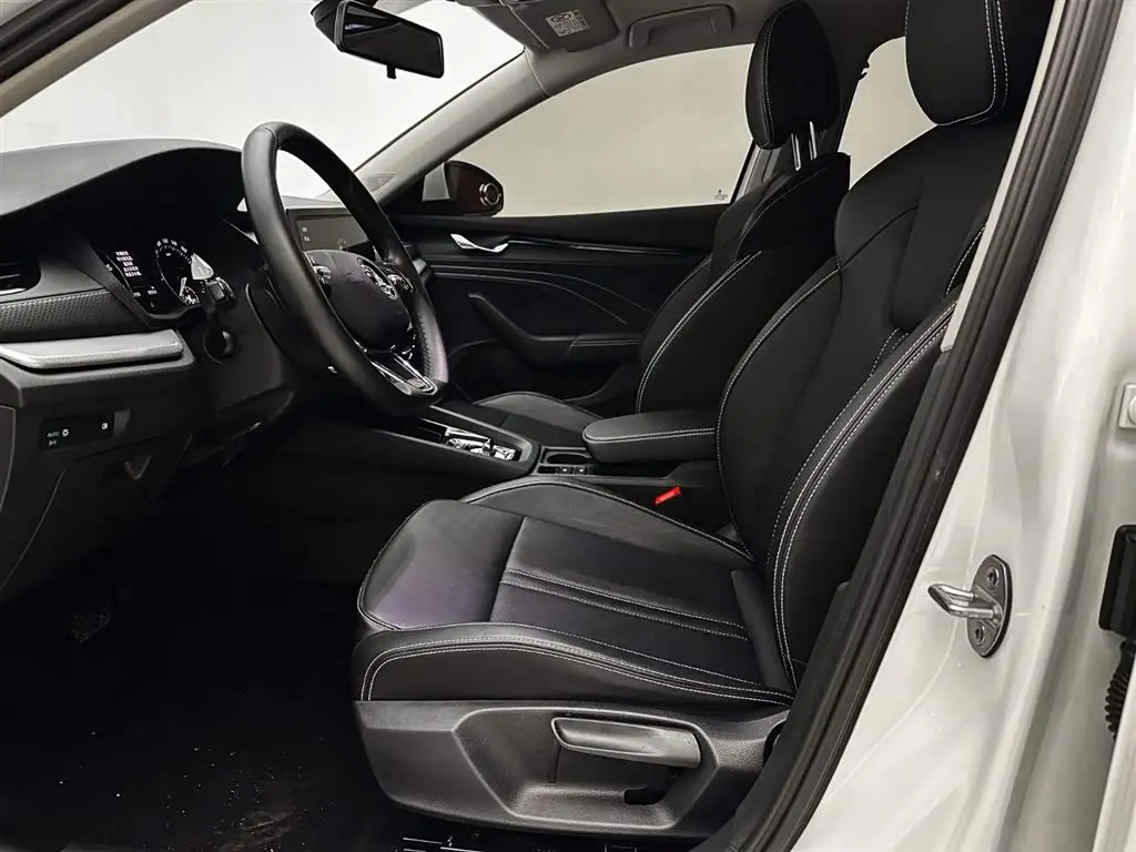 Škoda Octavia 2023 — Фото 12/20