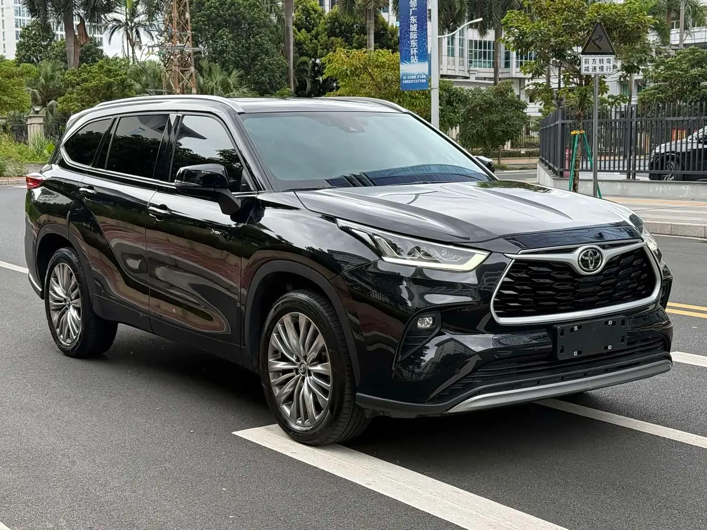 Toyota Highlander 2025 — Şəkil 3/18