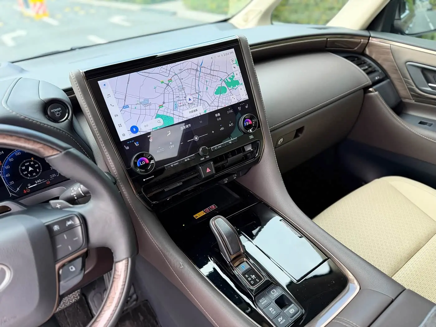 Toyota Alphard 2023 — ფოტო 13/20
