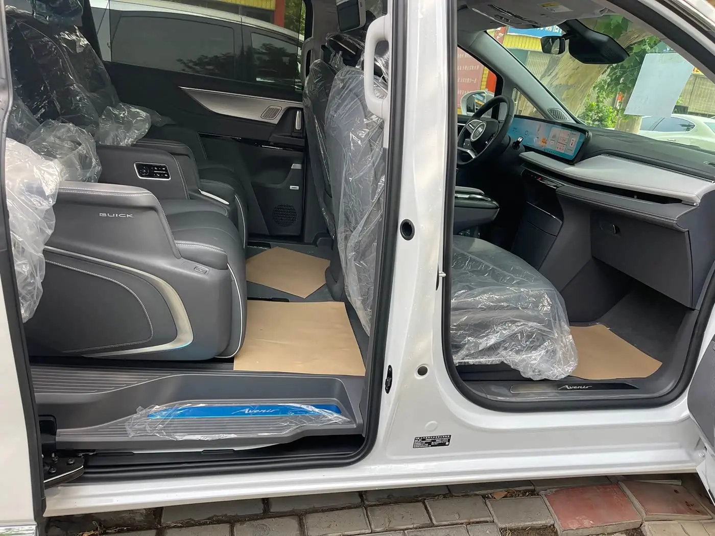 Buick GL8 2026 — Photo 11/17