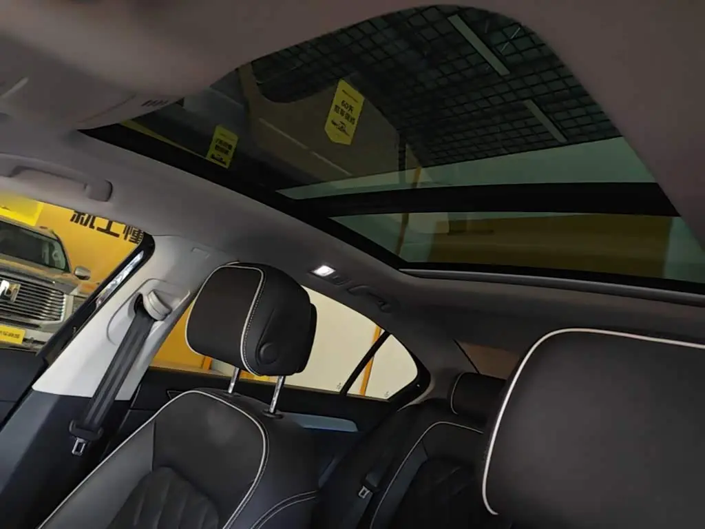 Volkswagen Magotan GTE Plug-in Hybrid 2021 — Photo 18/20