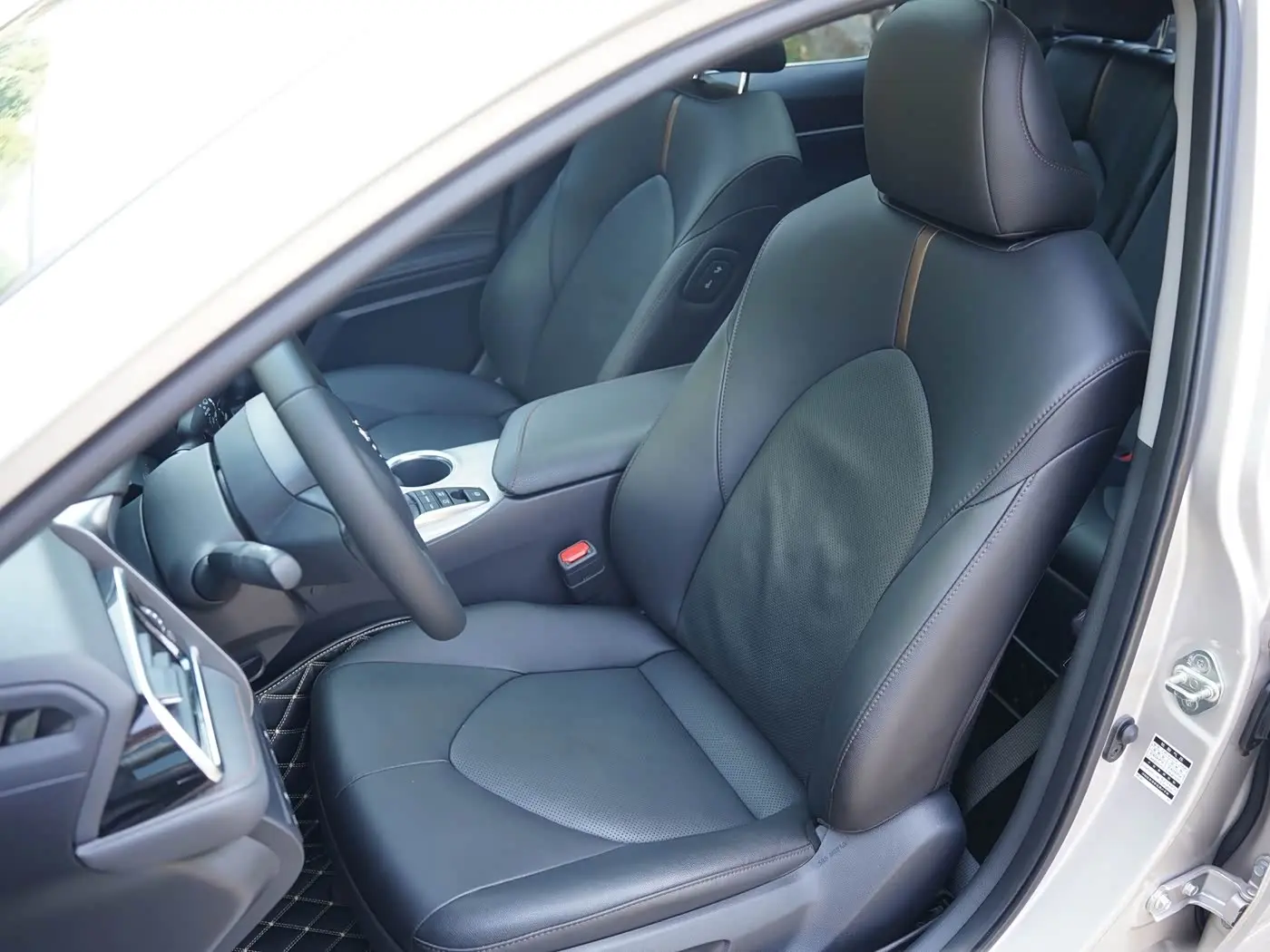 Toyota Camry 2020 — Фото 13/20
