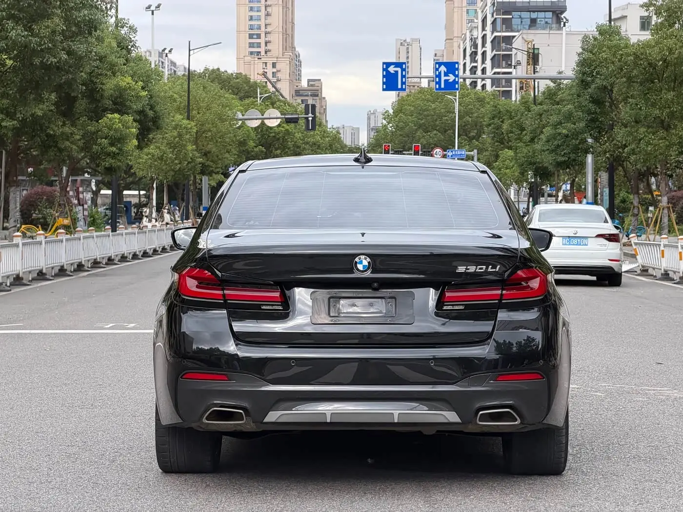 BMW 5 Series 2022 — Şəkil 16/18