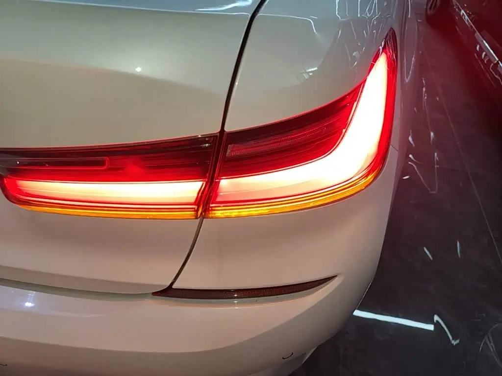 BMW 3 Series 2020 — ფოტო 8/20
