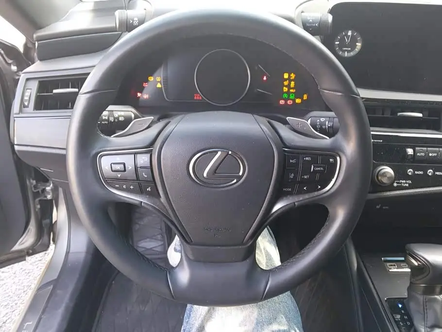 Lexus ES 2023 — Фото 15/16