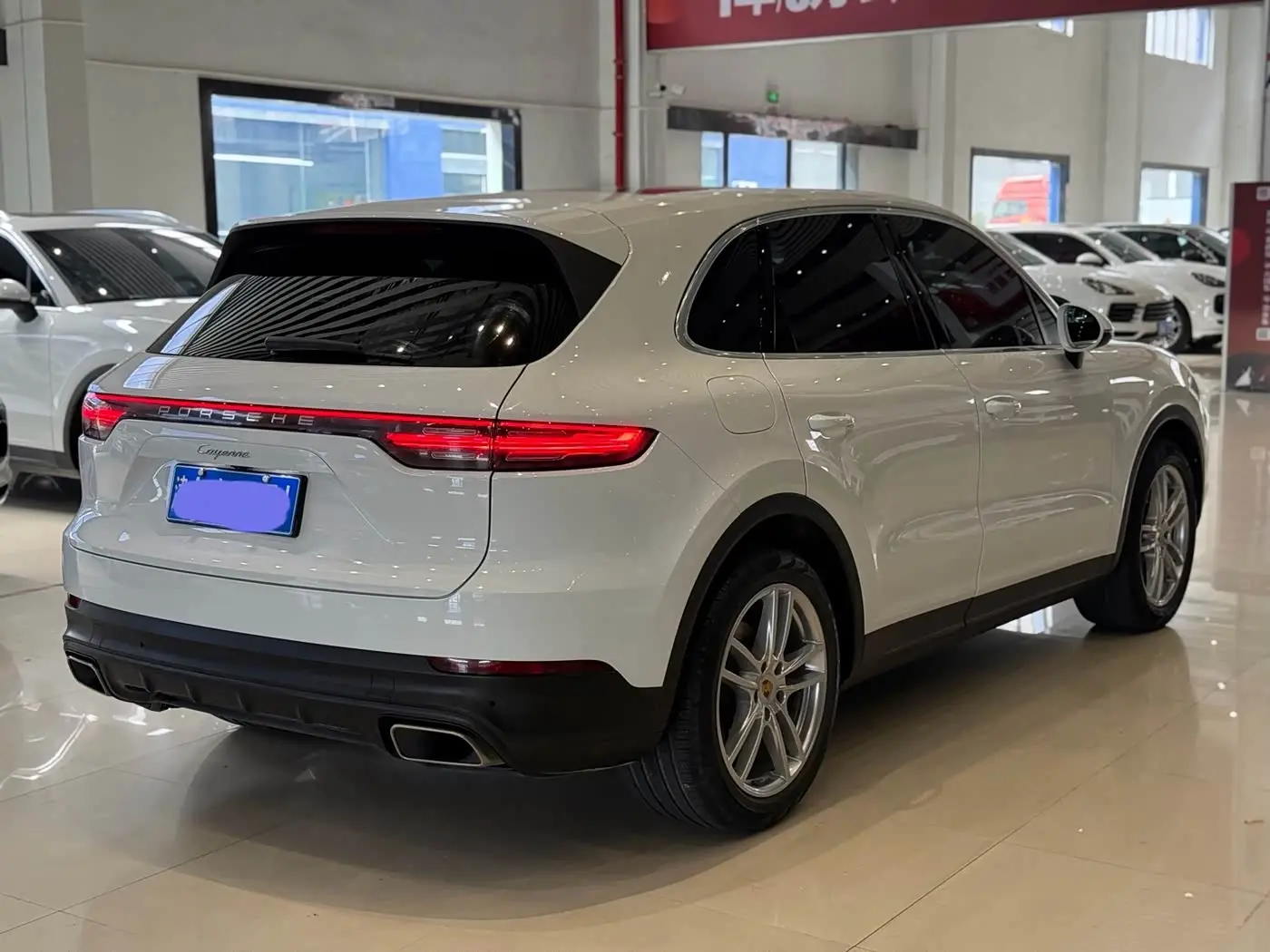 Porsche Cayenne 2021 — Photo 6/9