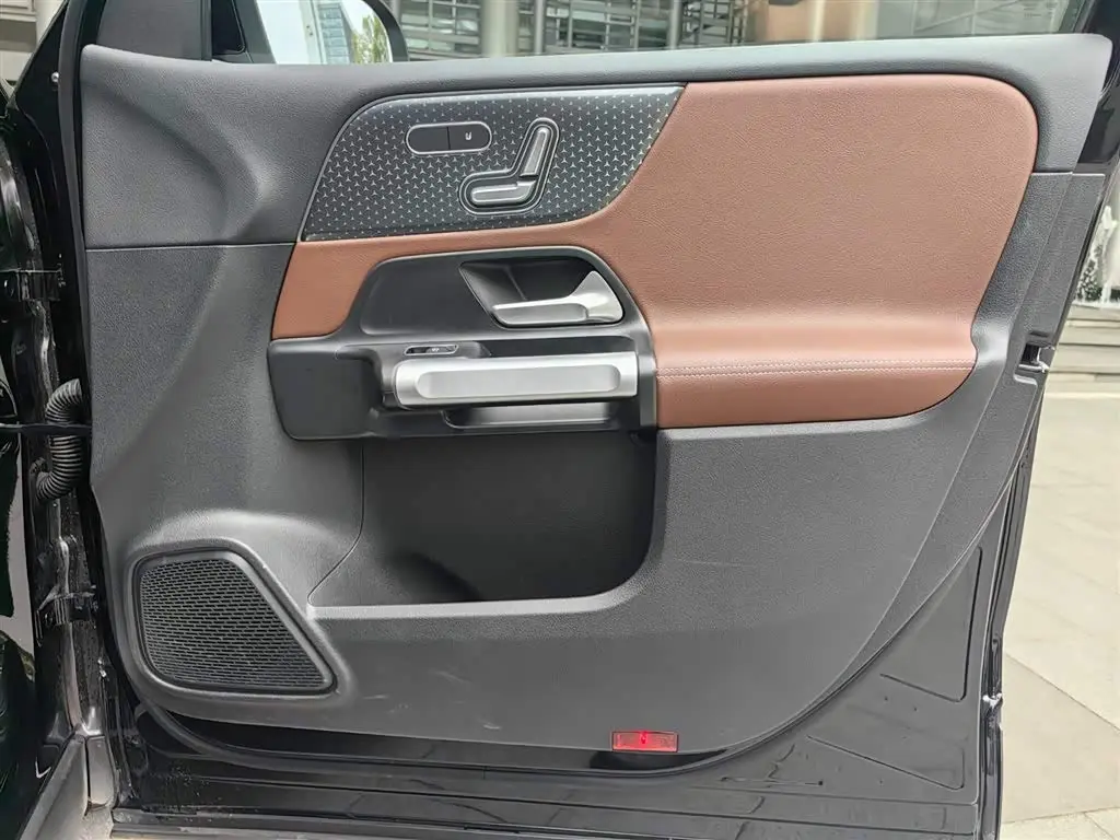 Mercedes-Benz GLB 2025 — Photo 18/20