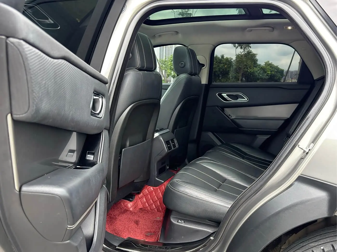 Land Rover Range Rover Velar 2018 — Фото 11/20