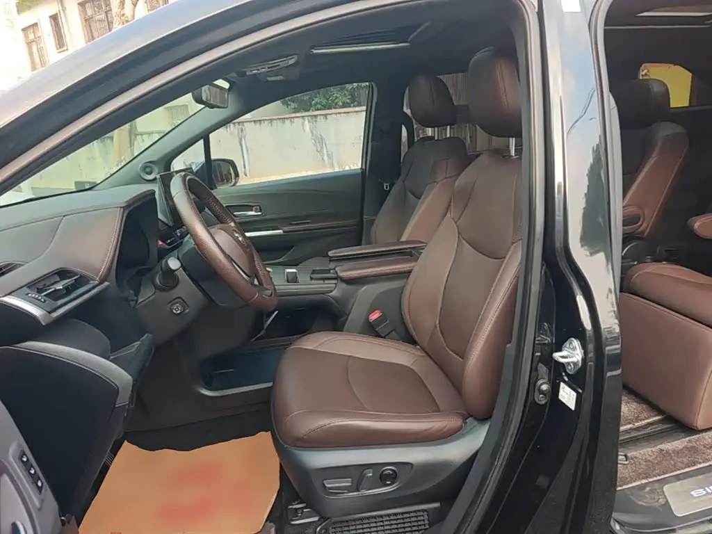Toyota Sienna 2022 — Photo 14/19
