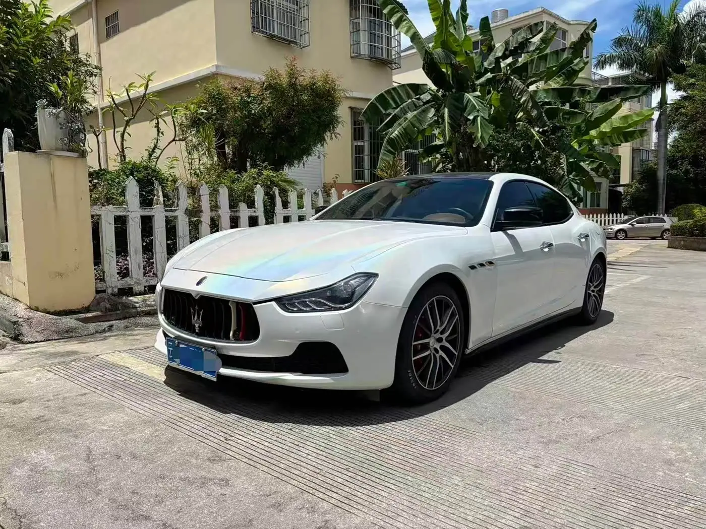 Maserati Ghibli 2015 — ფოტო 1/8