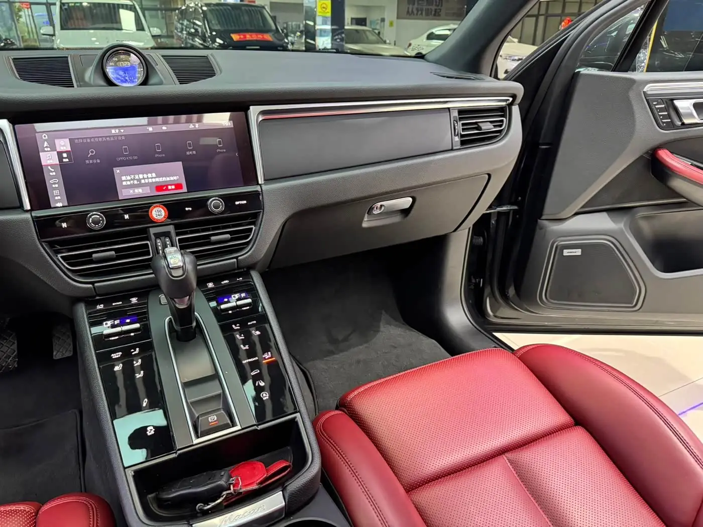 Porsche Macan 2023 — Photo 9/14