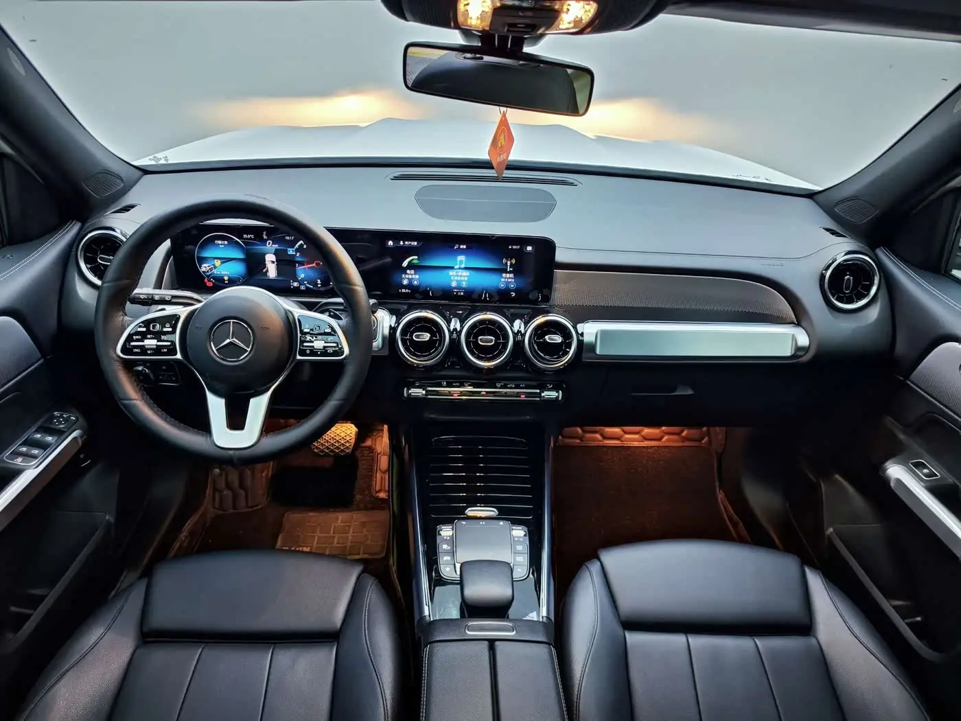 Mercedes-Benz GLB 2021 — Фото 13/20