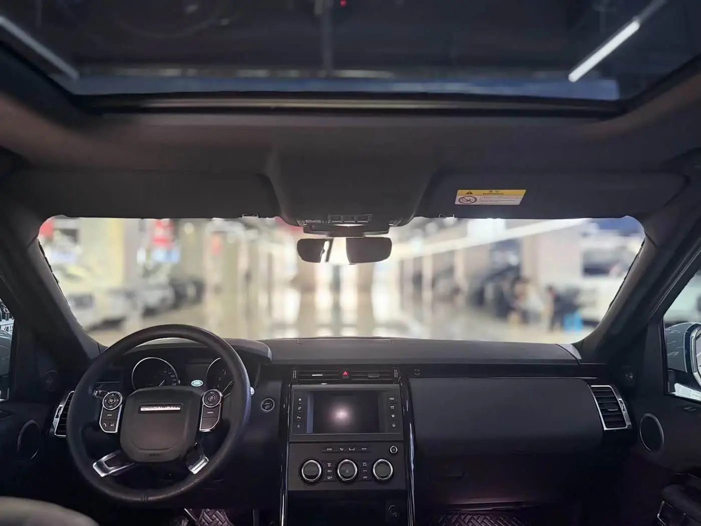 Land Rover Discovery 2017 — Photo 6/9