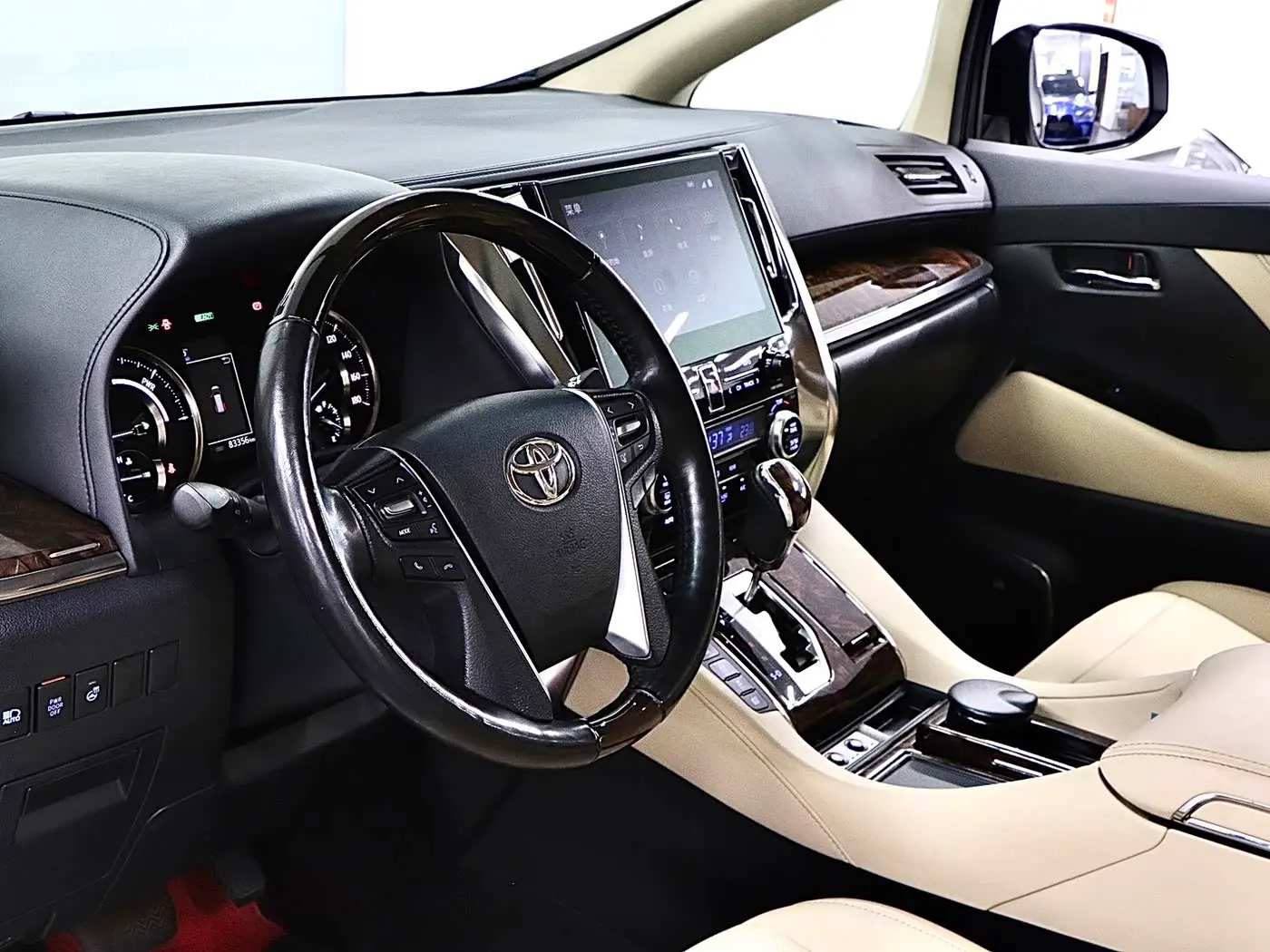 Toyota Alphard 2023 — Photo 11/20