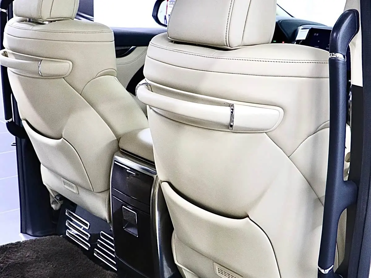 Toyota Alphard 2023 — Photo 17/20