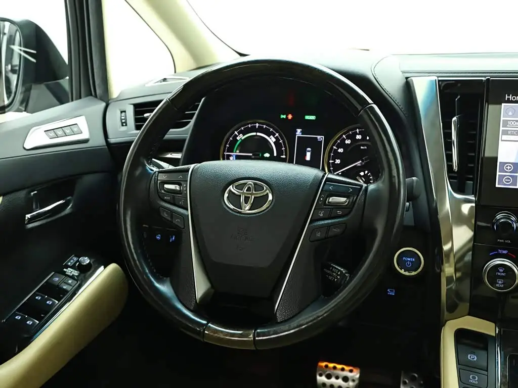 Toyota Alphard 2020 — Photo 15/17