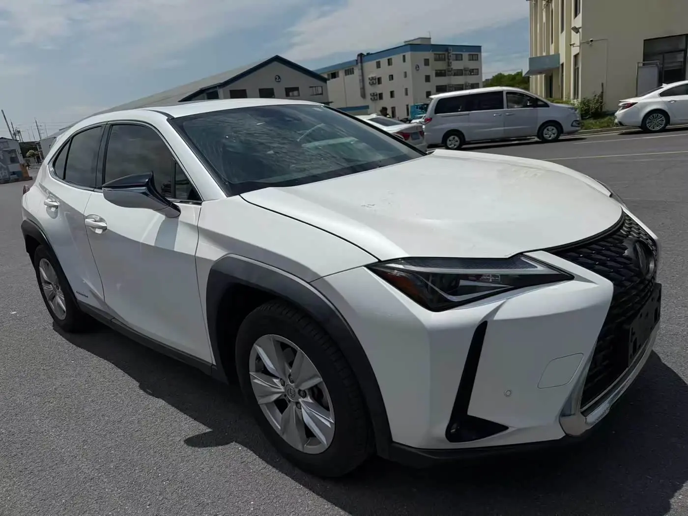 Lexus UX 2021 — Photo 3/6