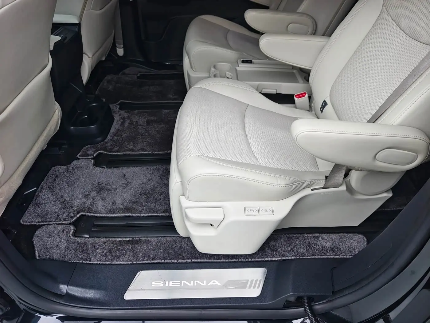 Toyota Sienna 2024 — Photo 17/20