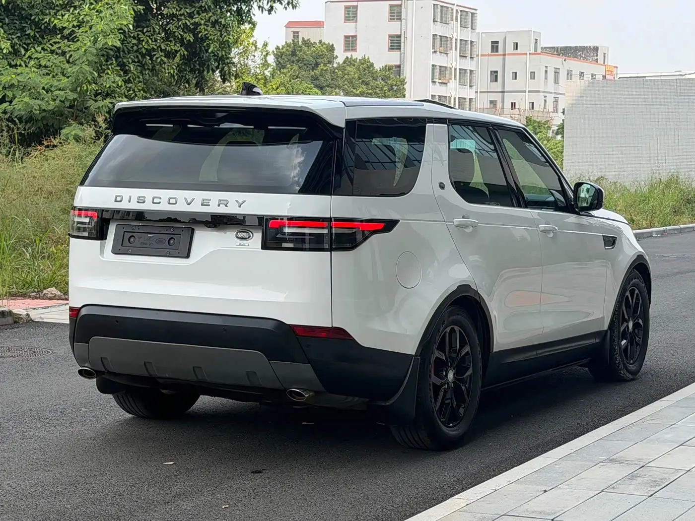 Land Rover Discovery 2019 — Photo 5/20