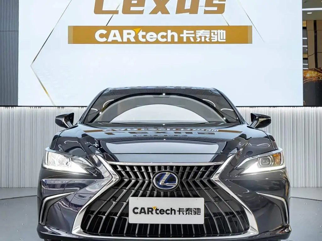 Lexus ES, 2022