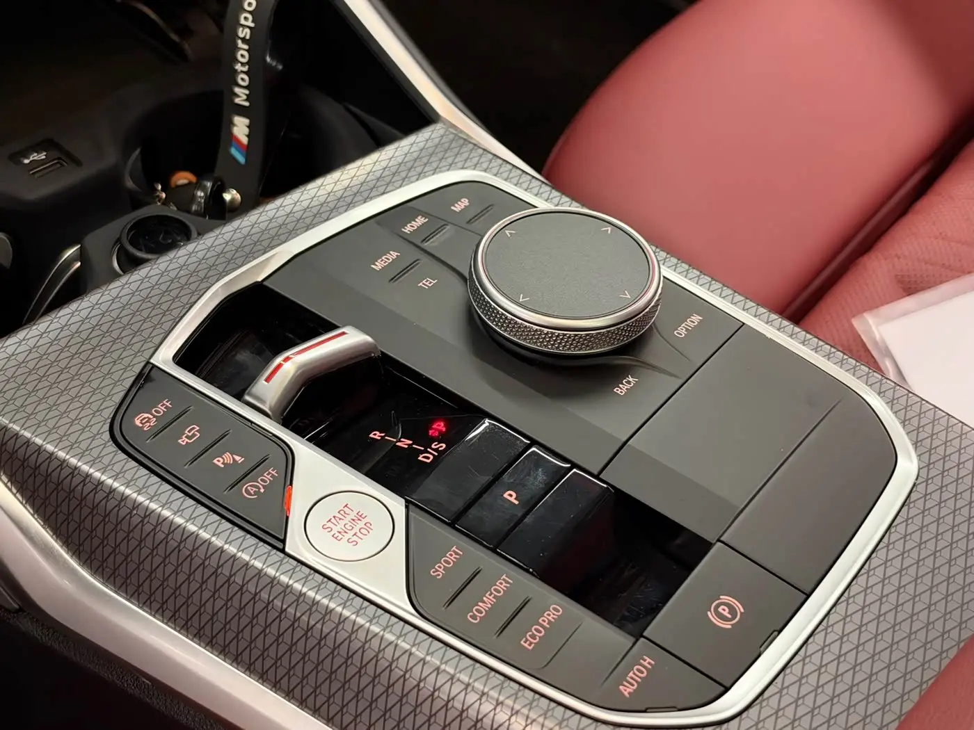 BMW 3 Series 2024 — Photo 12/14