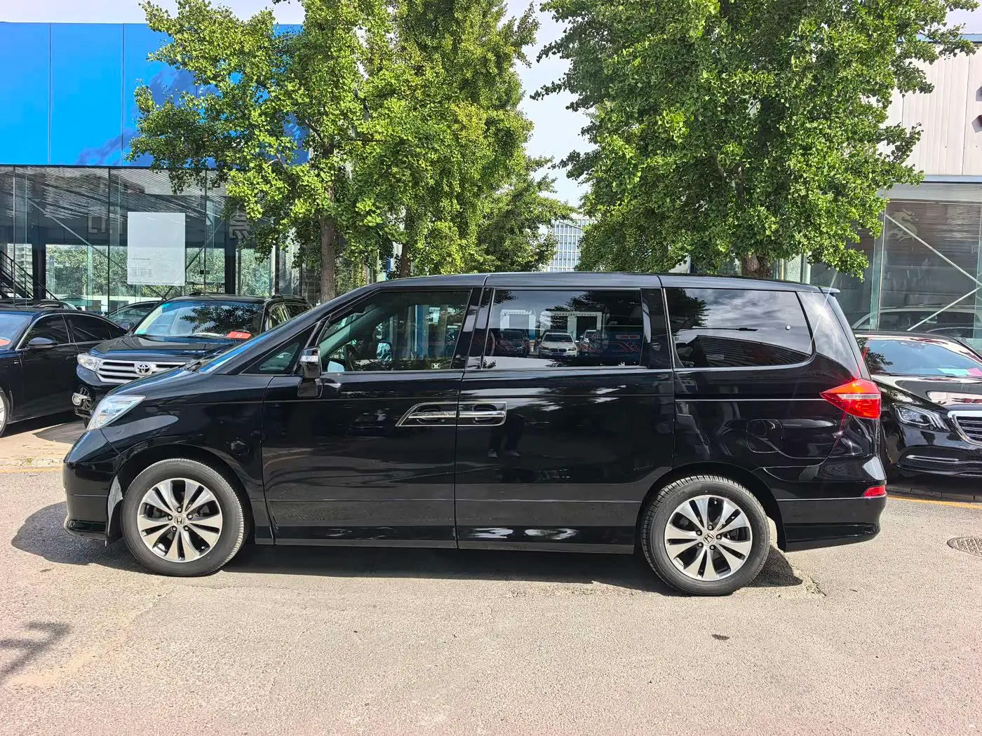 Honda Elysion 2014 — Photo 17/17