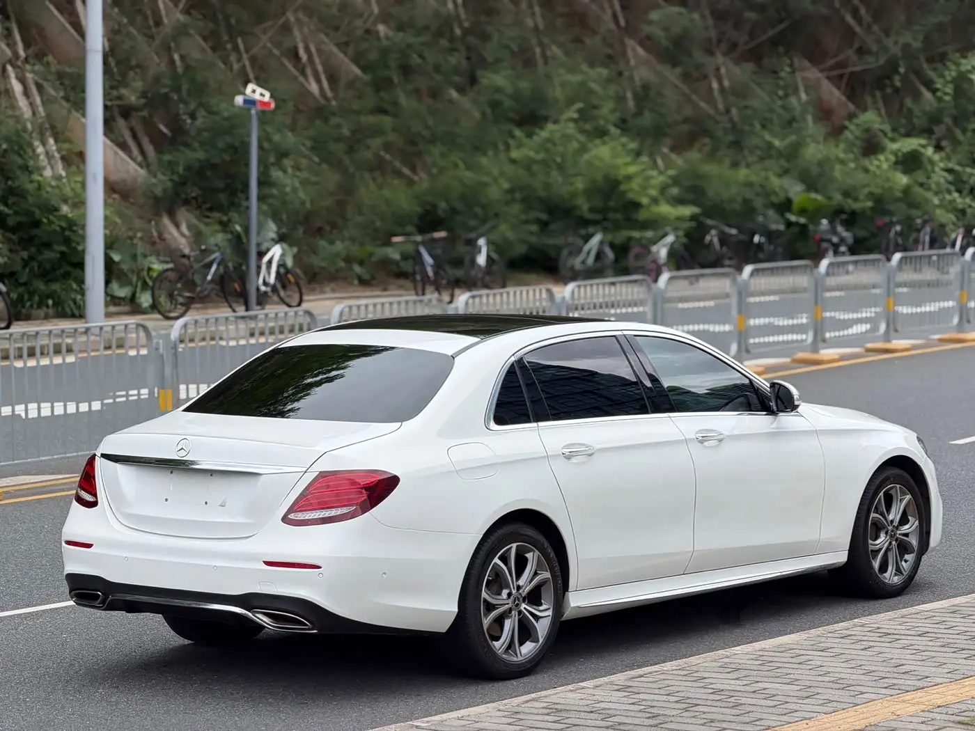 Mercedes-Benz E-Class 2020 — Фото 13/16