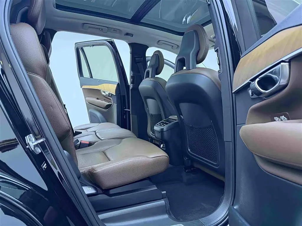 Volvo XC90 2020 — Фото 17/20