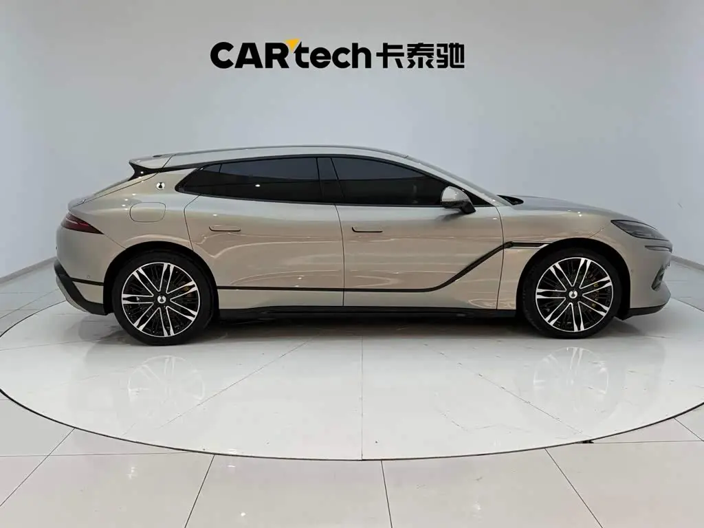 Denza Z9GT 2025 — Photo 12/20