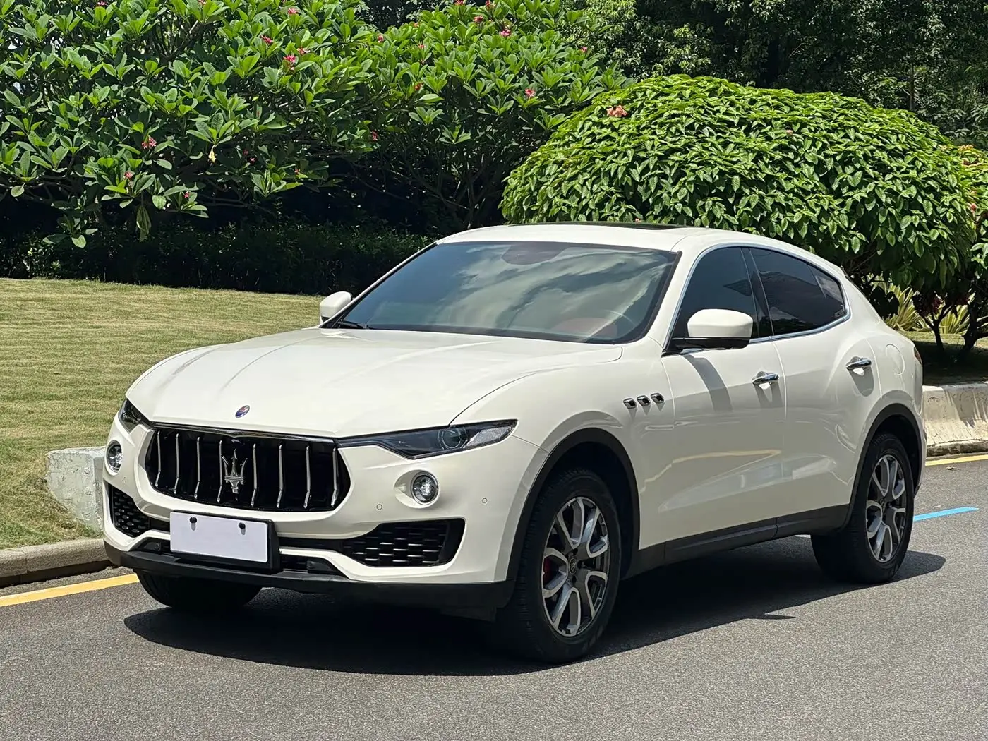 Maserati Levante 2021 — Фото 1/20