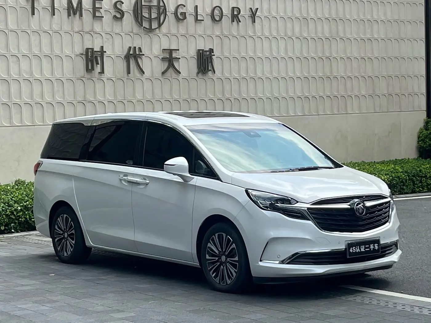 Buick GL8 2022 — Photo 2/20