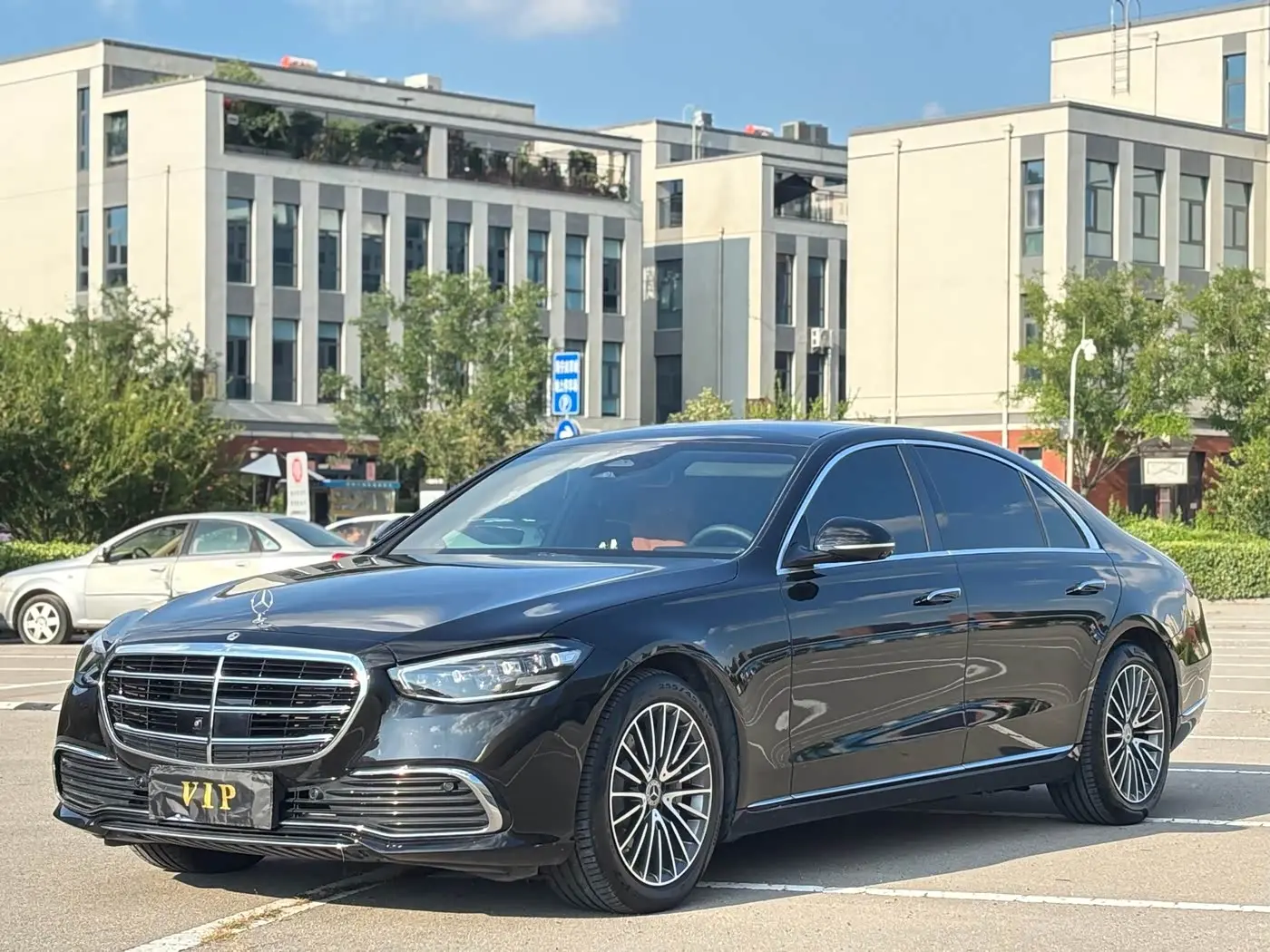 Mercedes-Benz S-Class 2024 — Photo 1/9