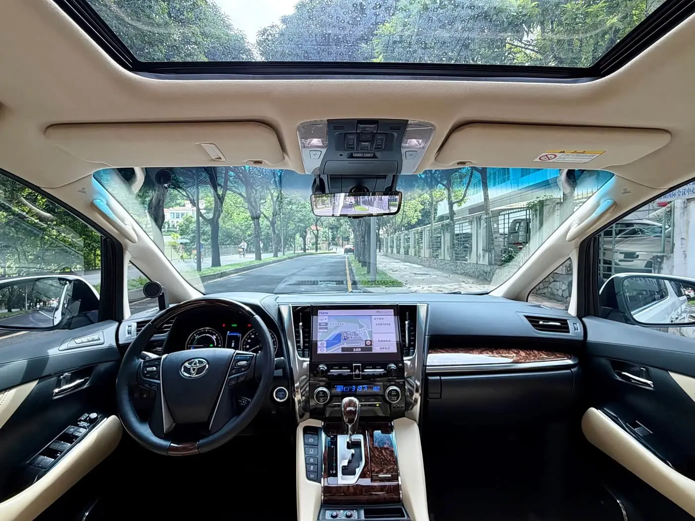 Toyota Alphard 2022 — Photo 6/18