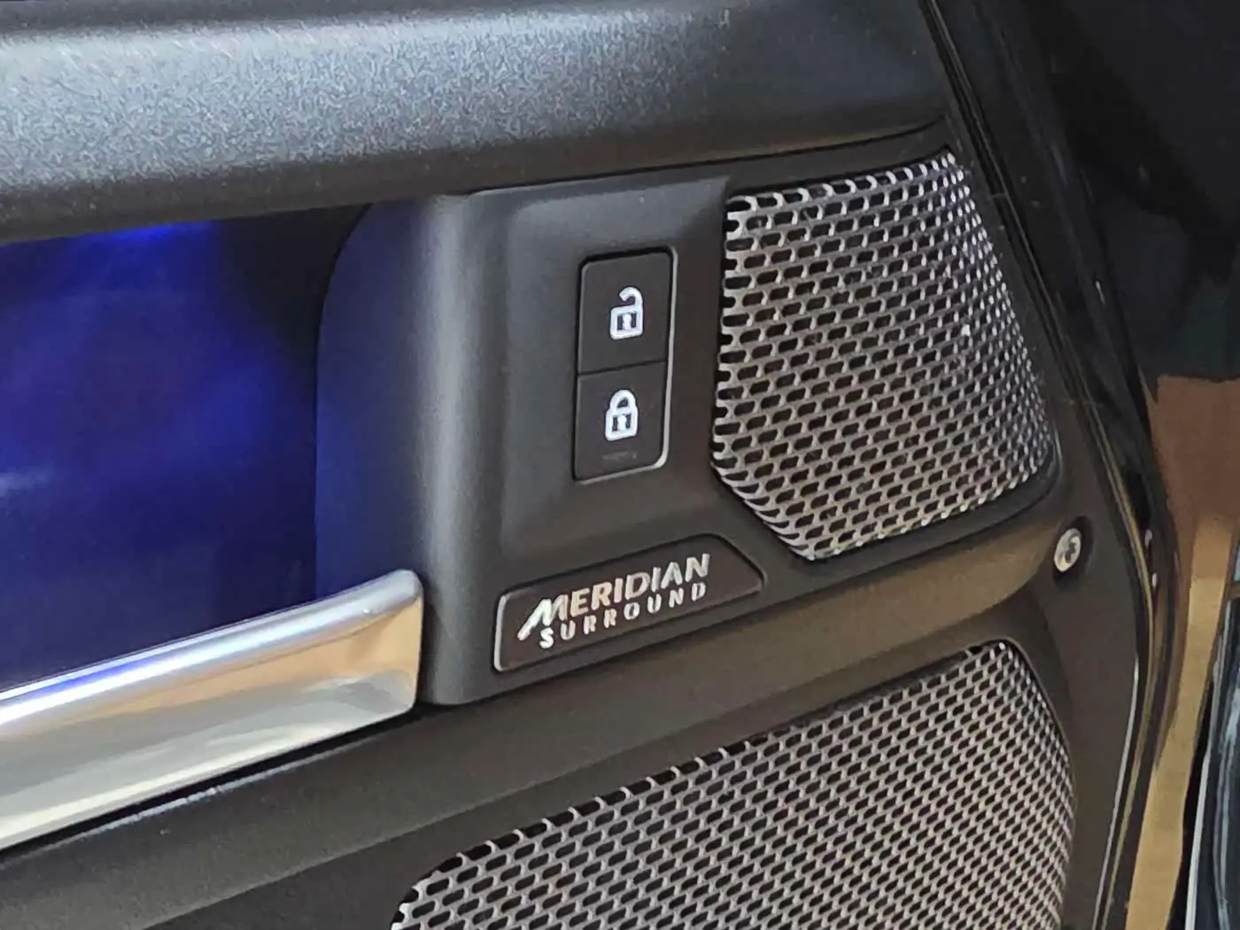 Land Rover Defender 2024 — Фото 10/20