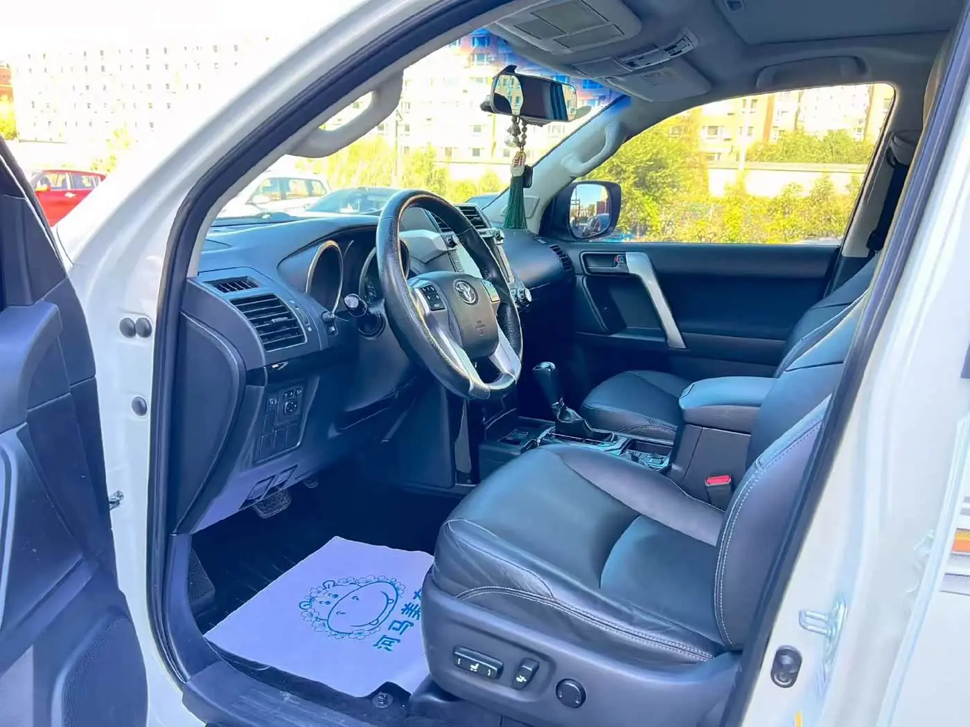 Toyota Prado 2014 — Photo 6/9