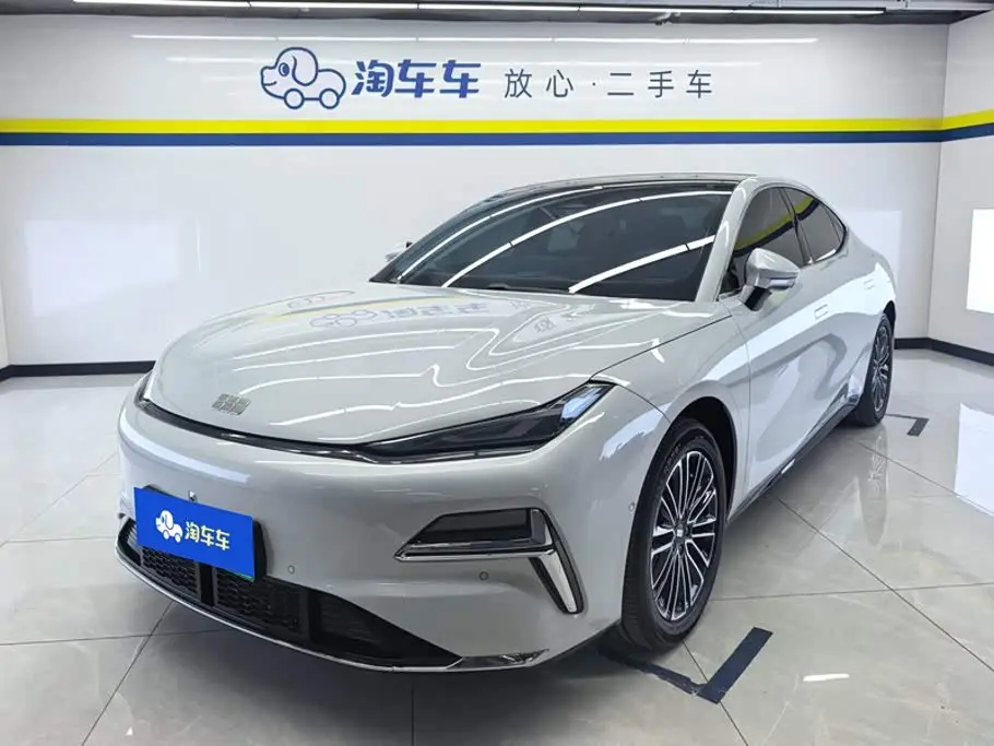 Geely Galaxy Galaxy Xingyao 8 2026 — Photo 1/16