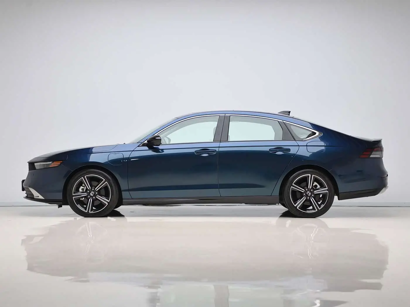 Honda Accord New Energy 2023 — Photo 7/20