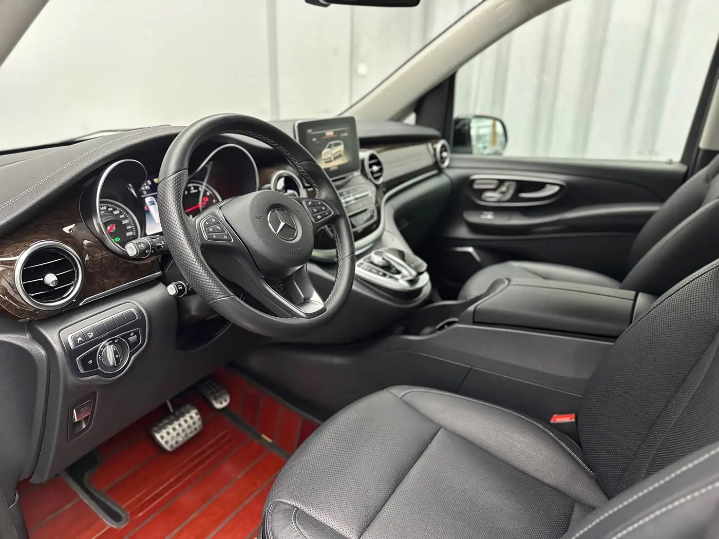 Mercedes-Benz V-Class 2019 — Photo 17/20