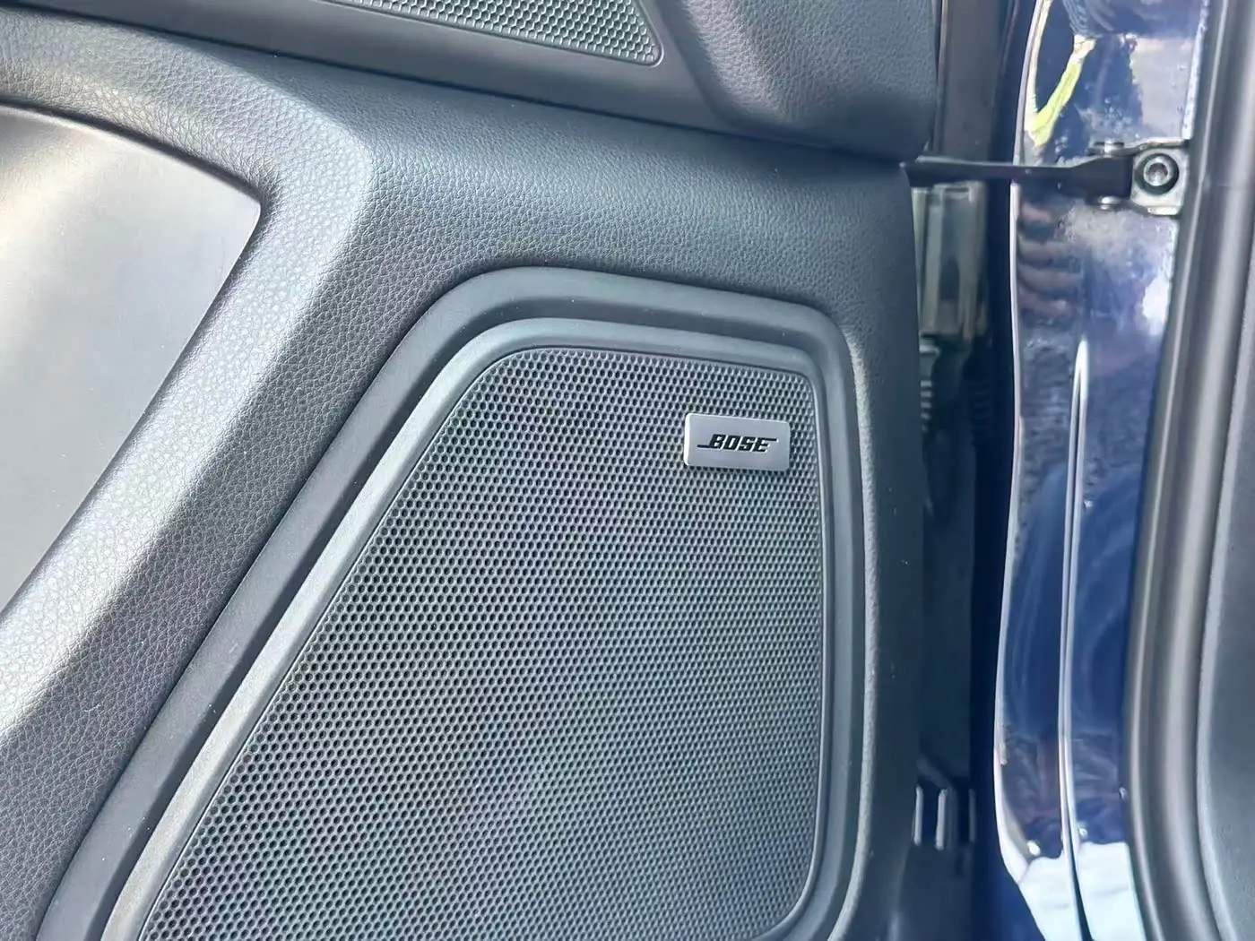 Porsche Macan 2022 — ფოტო 7/20