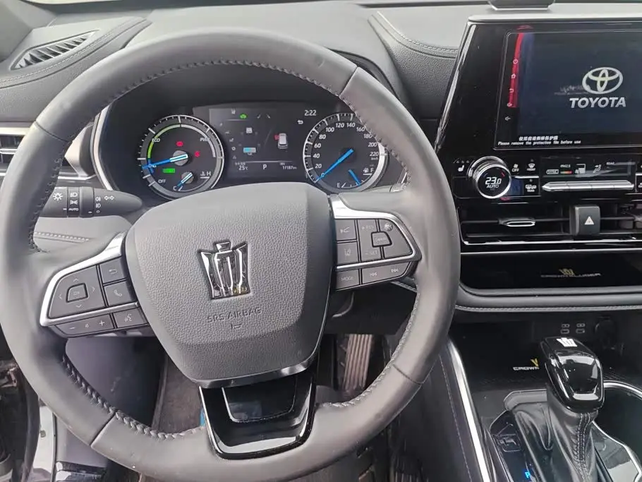 Toyota Crown Kluger 2024 — Photo 12/16