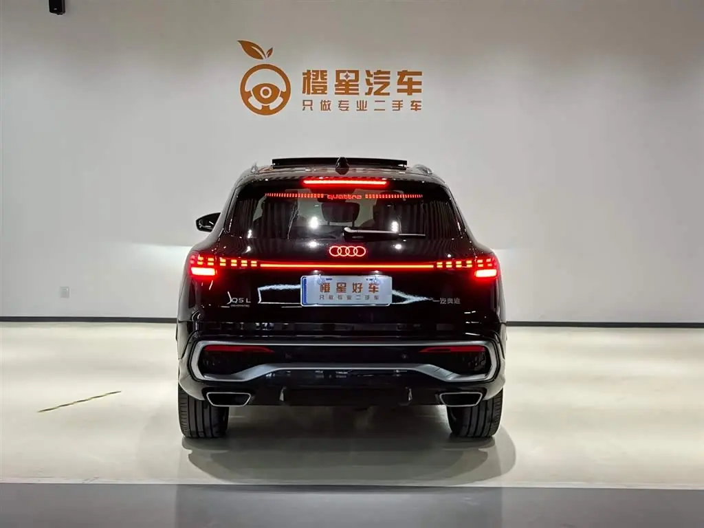 Audi Q5L 2025 — Photo 5/17