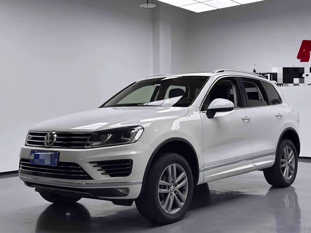 Volkswagen Touareg 2017 — Фото 1/9