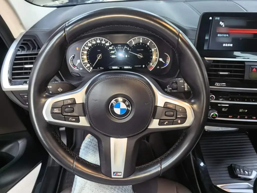 BMW X3 2018 — Фото 11/20