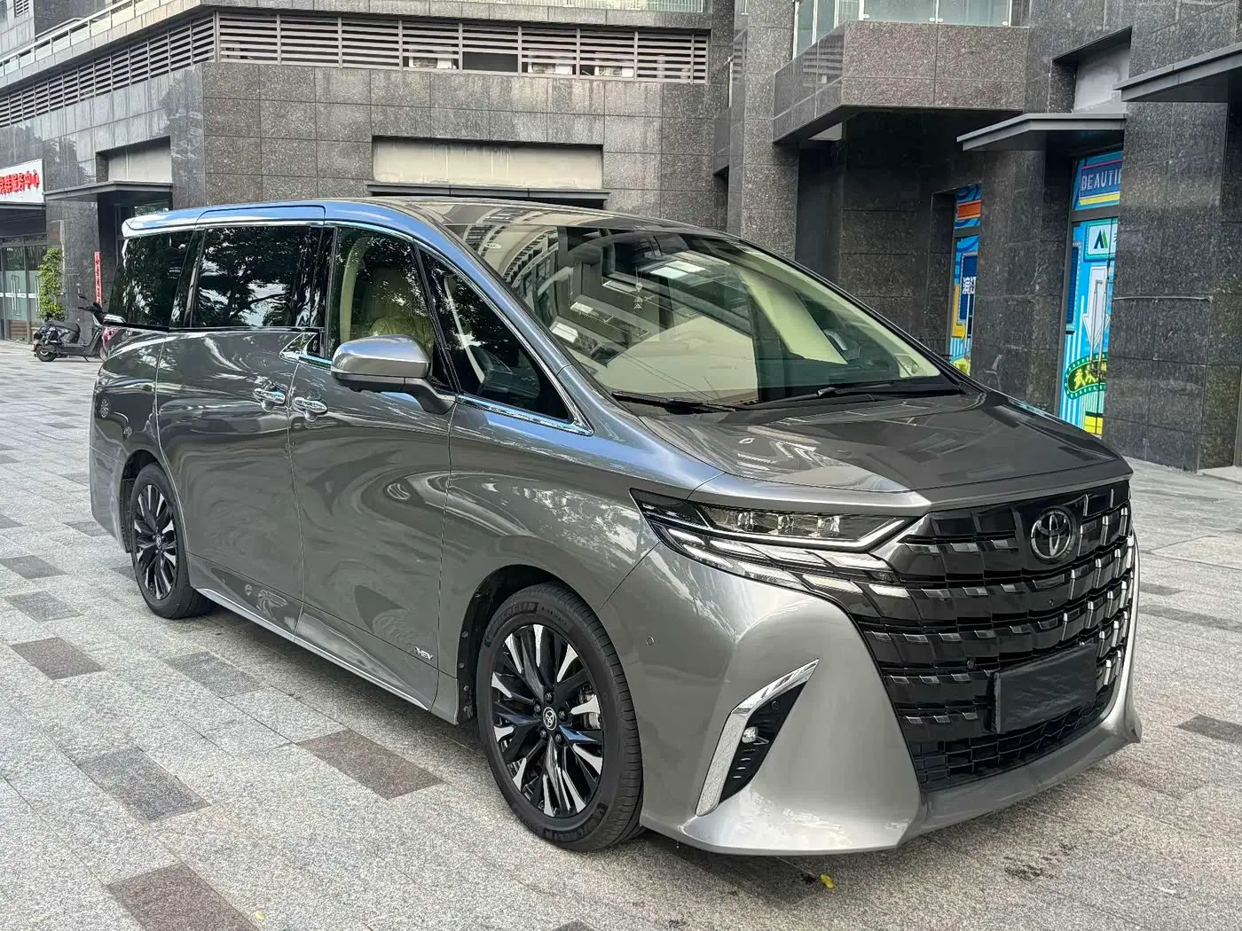 Toyota Alphard 2023 — ფოტო 3/14