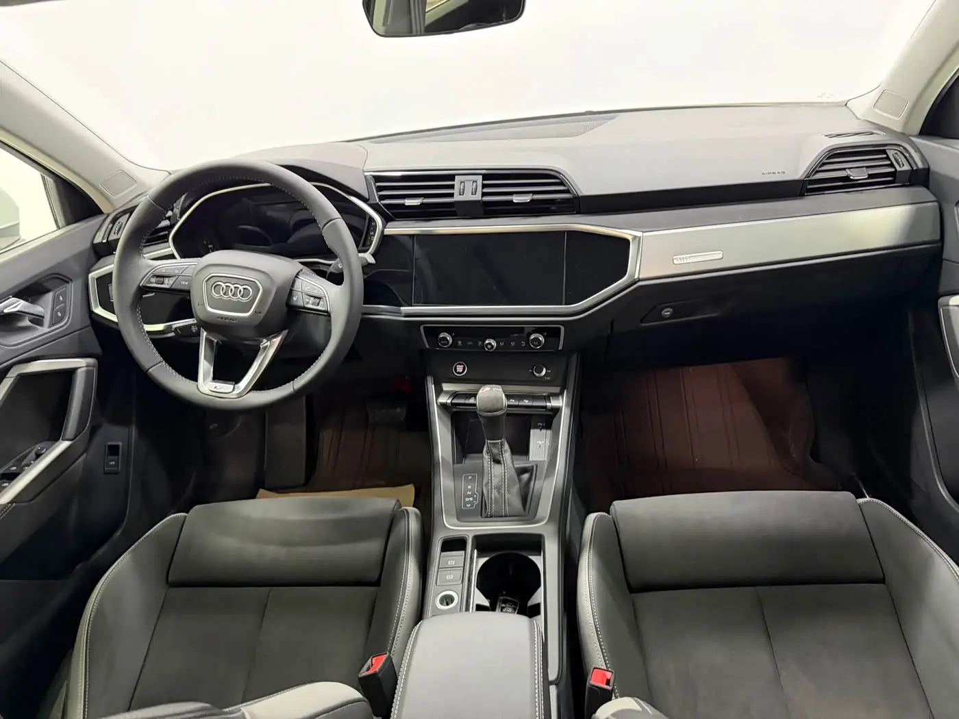 Audi Q3 2023 — Фото 11/20