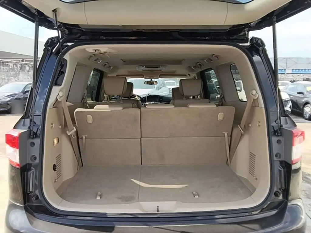 Nissan Quest 2016 — Photo 18/19