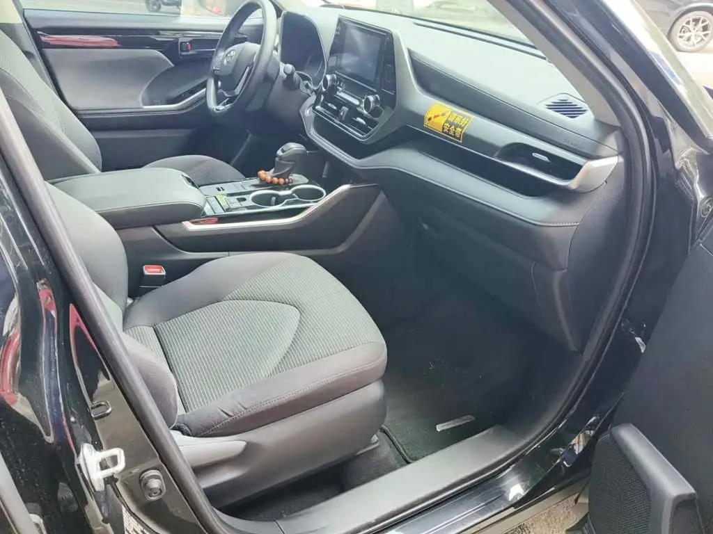 Toyota Highlander 2022 — Photo 13/13