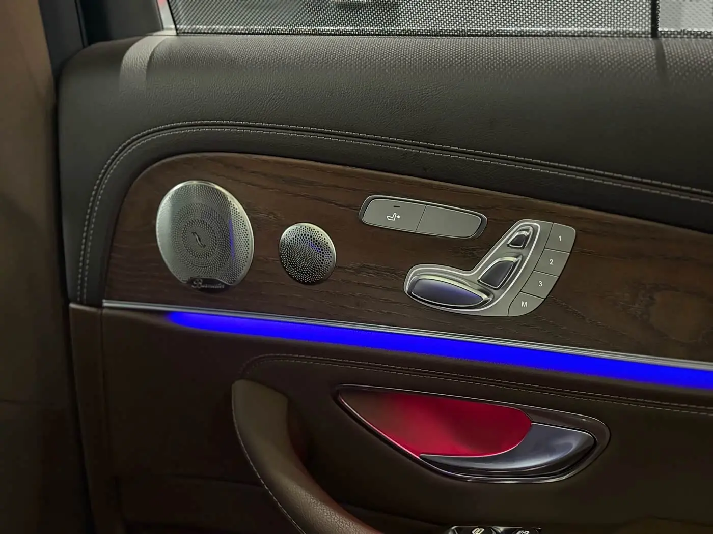 Mercedes-Benz E-Class 2022 — Photo 12/20