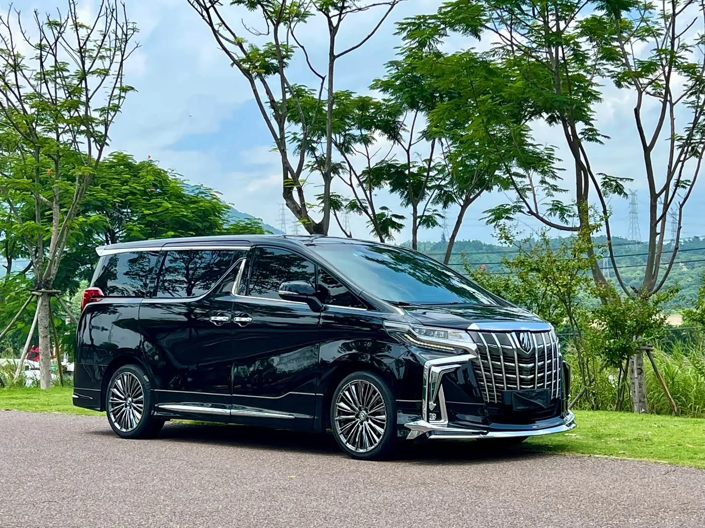 Toyota Alphard 2020 — Photo 3/9