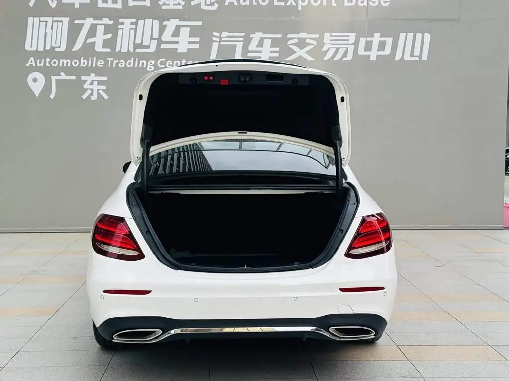 Mercedes-Benz E-Class 2020 — Photo 17/20